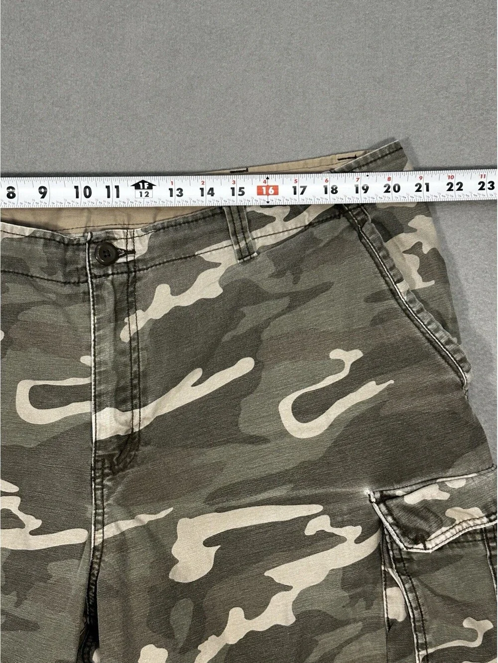 Faded Glory Mens Green Camouflage Multi Pockets Cargo Shorts SZ 42